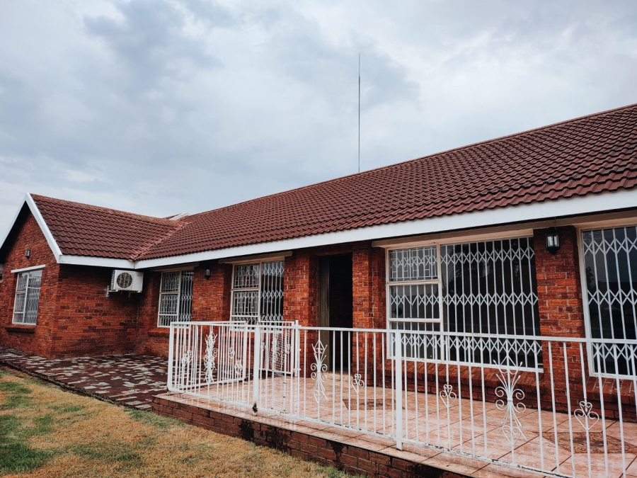 4 Bedroom Property for Sale in Fleurdal Free State